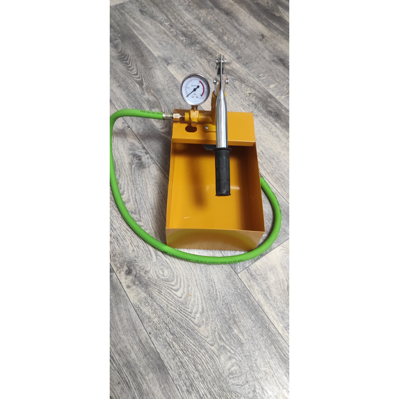 Ручний насос прес для перевірки герметичності гідросистем 25 атм Ручний насос прес для перевірки герметичності гідросистем 25 атм